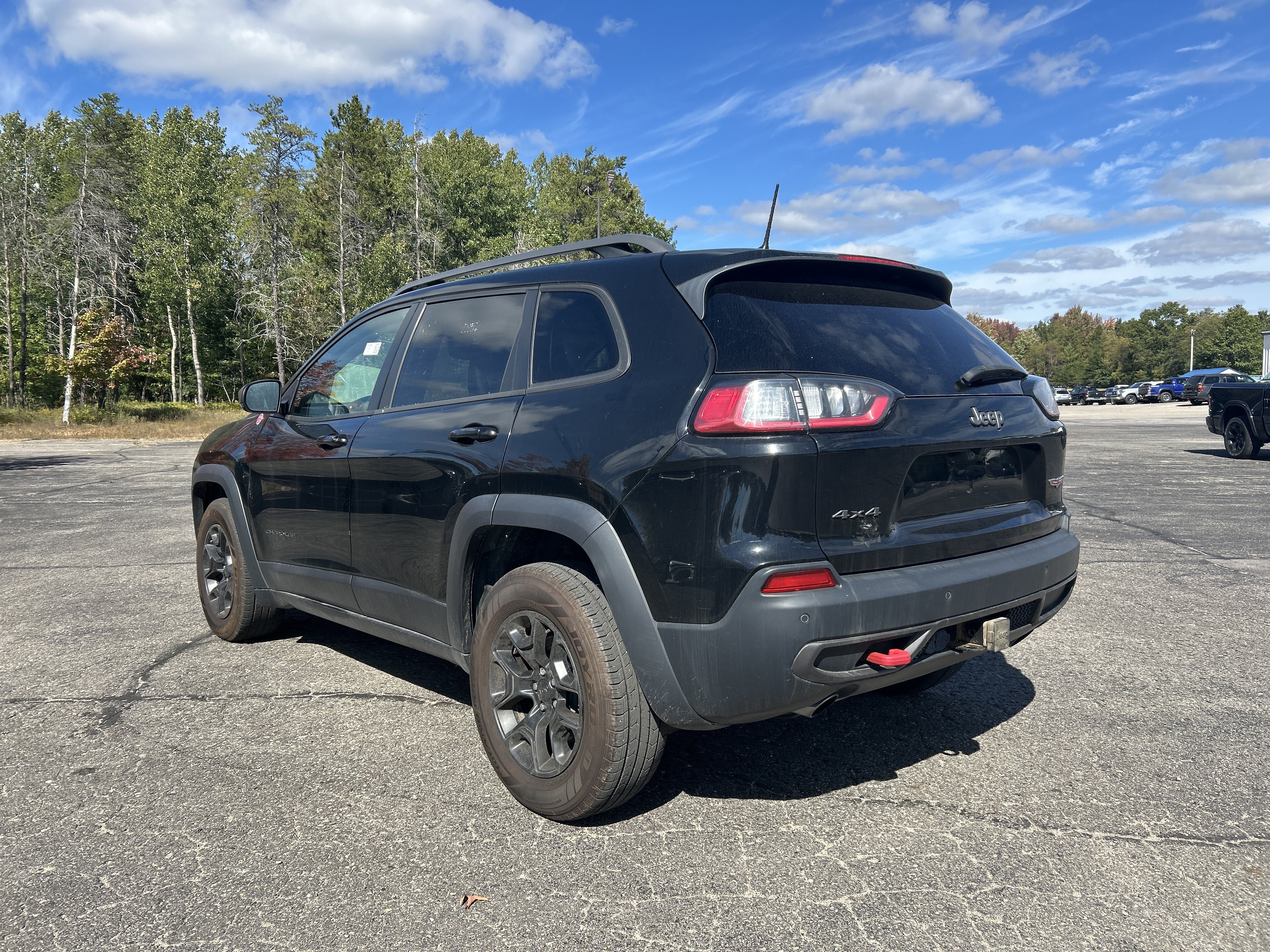 Used 2019 Jeep Cherokee Trailhawk AWD/4WD image 6