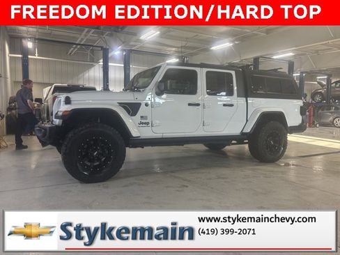 Used 2021 Jeep Gladiator Sport image 1