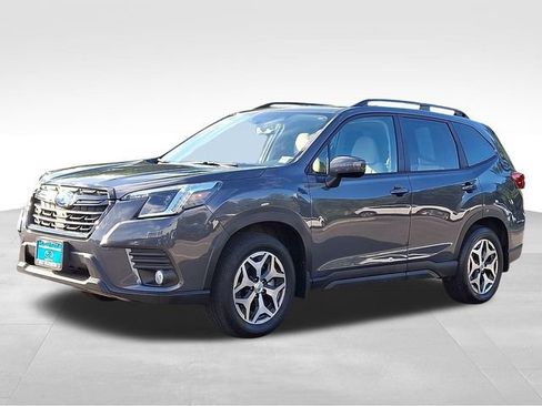 Used 2023 Subaru Forester Premium AWD/4WD image 3