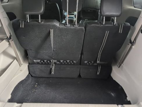 Used 2024 Chrysler Pacifica Touring-L FWD image 15