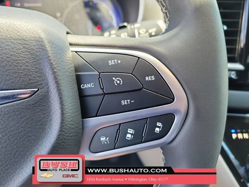 Used 2023 Chrysler Pacifica Touring-L FWD image 22