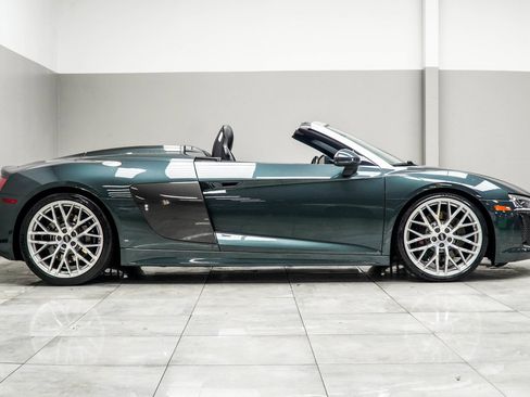 Used 2017 Audi R8 V10 w/ Carbon Exterior Package image 9