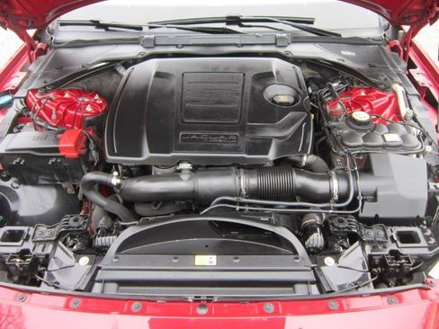 Used 2018 Jaguar XF Premium image 33