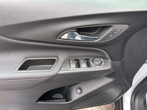 Used 2022 Chevrolet Equinox RS image 19