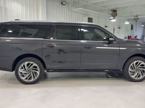 New 2025 Lincoln Navigator L Reserve image 2