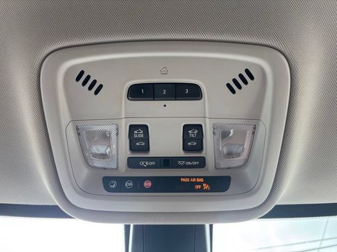 Used 2020 Chevrolet Traverse High Country AWD/4WD image 38
