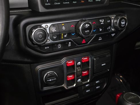 Used 2021 Jeep Gladiator Willys image 29