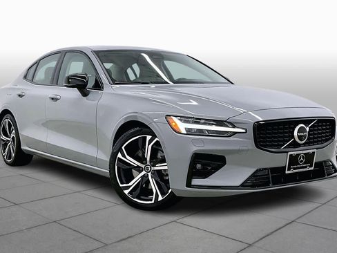 Used 2024 Volvo S60 B5 Plus image 3