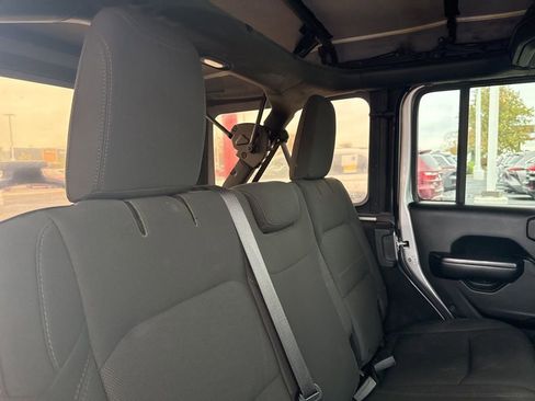 Used 2018 Jeep Wrangler Unlimited Sport S image 18