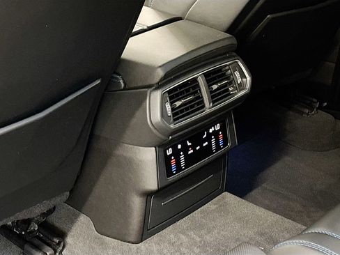 Used 2021 Lamborghini Urus image 16