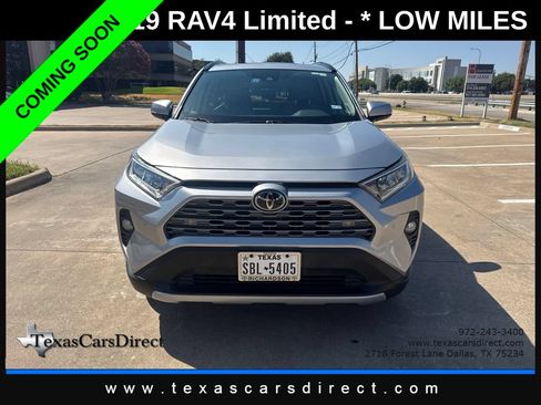 Used 2019 Toyota RAV4 Limited w/ Cold Weather Package FWD image 2