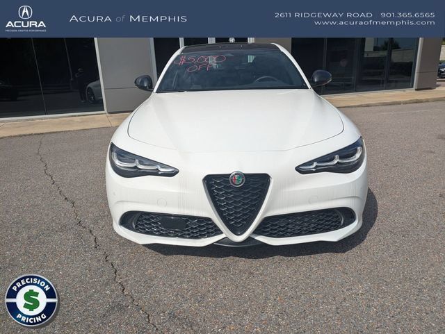 Used 2025 Alfa Romeo Giulia AWD image 10