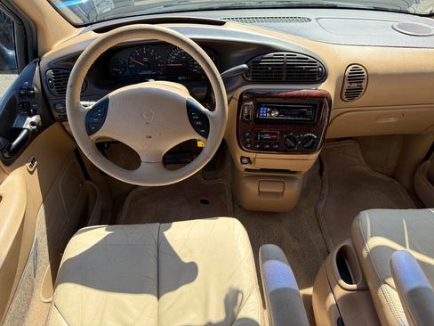 Used 1997 Chrysler Town & Country LXi image 20