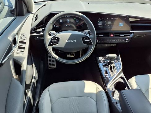 Used 2025 Kia Niro EX Touring FWD image 13
