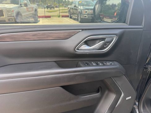 Used 2021 Chevrolet Suburban Z71 AWD/4WD image 9