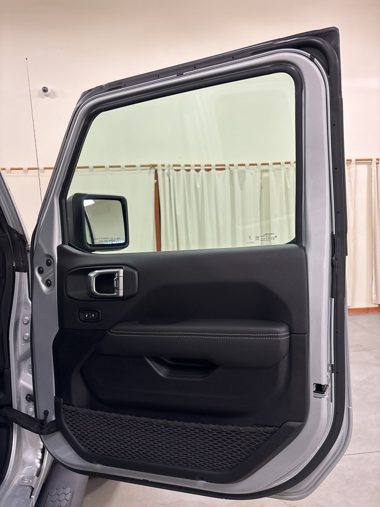Used 2023 Jeep Wrangler Unlimited Sahara w/ Cold Weather Group AWD/4WD image 37