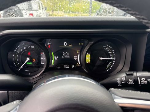 Used 2025 Jeep Wrangler Unlimited Sahara w/ Safety Group image 28