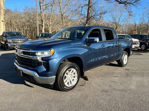 Used 2022 Chevrolet Silverado 1500 LT image 2