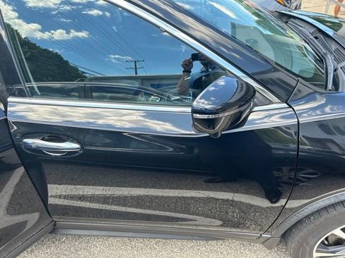 Used 2019 Nissan Rogue SV w/ Premium Package AWD/4WD image 4