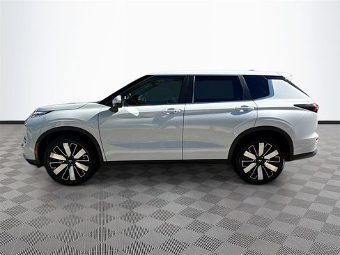 New 2026 Mitsubishi Outlander SE image 8
