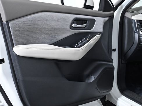 Certified 2023 Nissan Rogue SV image 30