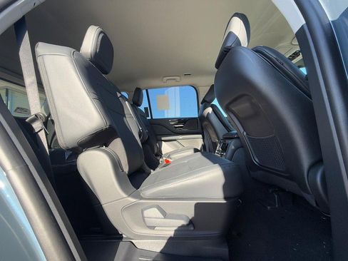 New 2026 Lincoln Aviator AWD image 9