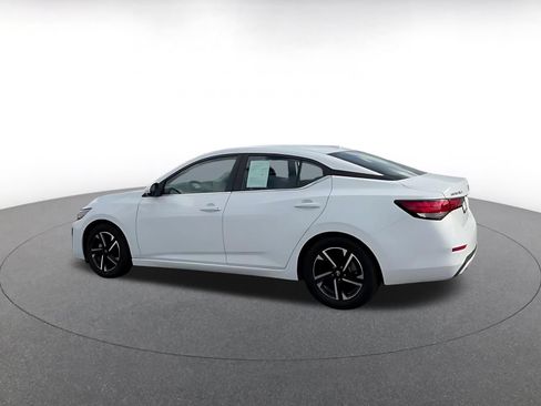 Used 2025 Nissan Sentra SV FWD image 9