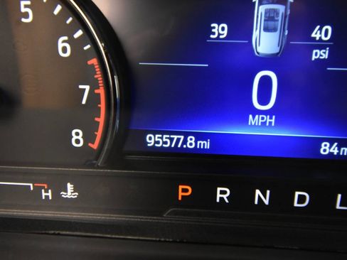 Used 2022 Ford Explorer XLT image 27