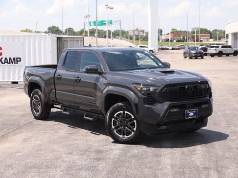 Used 2025 Toyota Tacoma TRD Sport w/ TRD Sport Premium Package AWD/4WD image 2