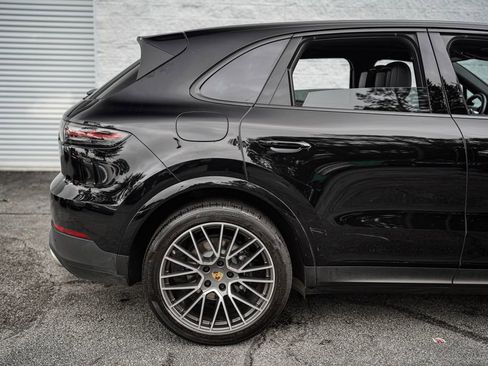 Used 2023 Porsche Cayenne AWD/4WD image 15