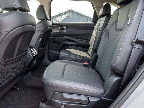 Certified 2025 Kia Sorento SX image 25