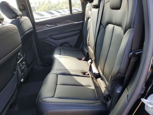 New 2025 Jeep Grand Cherokee Limited image 17