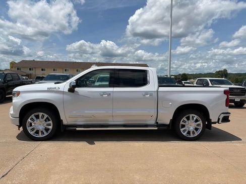 Used 2024 Chevrolet Silverado 1500 High Country w/ High Country Premium Package AWD/4WD image 8