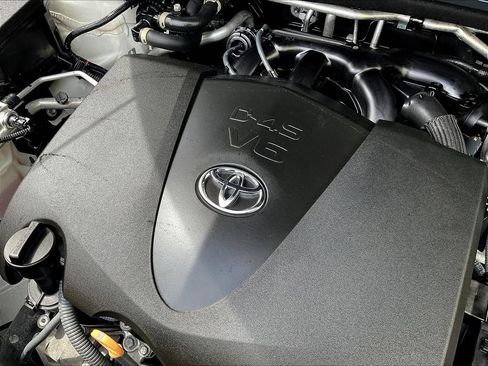 Used 2022 Toyota Highlander XSE AWD/4WD image 34