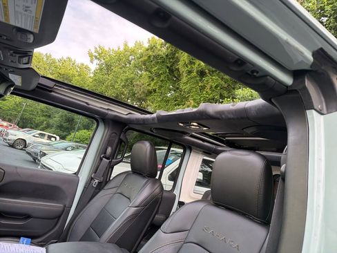 Used 2023 Jeep Wrangler Unlimited Sahara AWD/4WD image 16