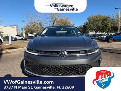 Certified 2025 Volkswagen Jetta SE image 2