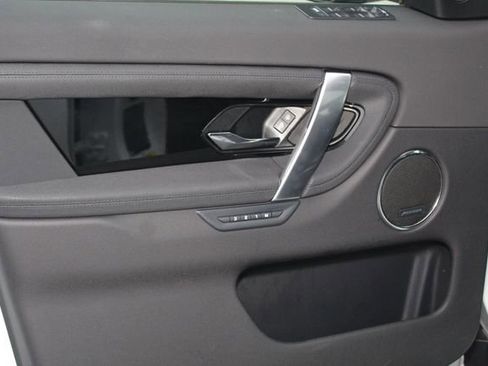 Used 2025 Land Rover Discovery Sport S image 23