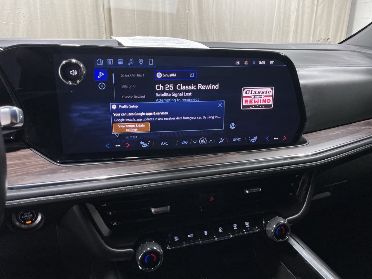 Used 2025 Chevrolet Suburban LT w/ Comfort Package AWD/4WD image 9