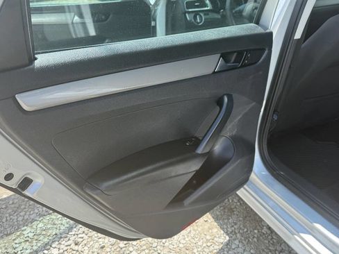 Used 2013 Volkswagen Passat 2.5 S image 15