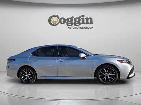 Used 2024 Toyota Camry SE image 7