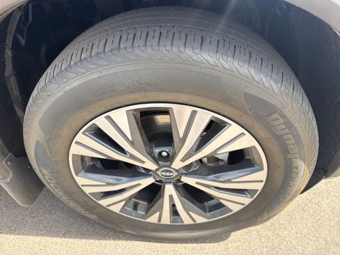 Used 2023 Nissan Rogue SV w/ SV Premium B Package image 31