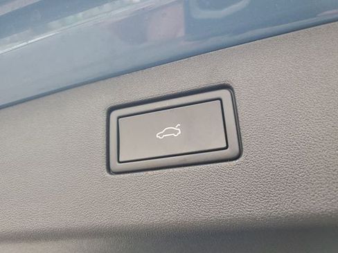 New 2026 Volkswagen Tiguan SE image 8