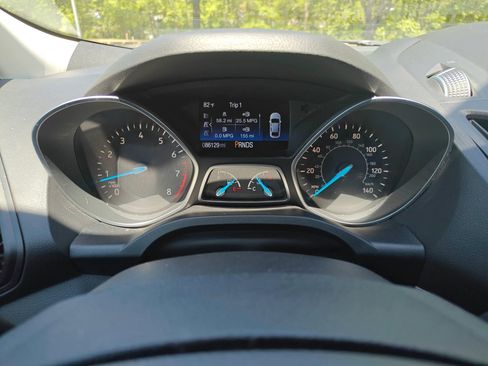 Used 2017 Ford Escape SE w/ Equipment Group 201A FWD image 8