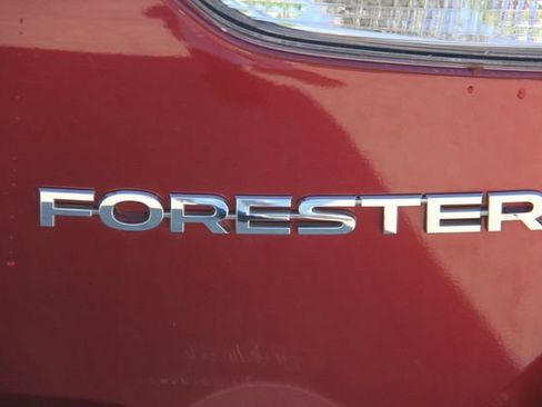 Used 2022 Subaru Forester Premium AWD/4WD image 9