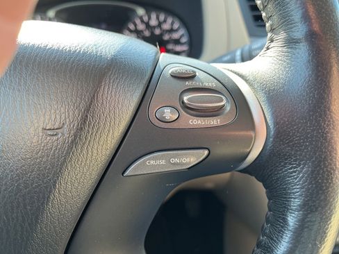 Used 2019 Nissan Pathfinder SL image 25