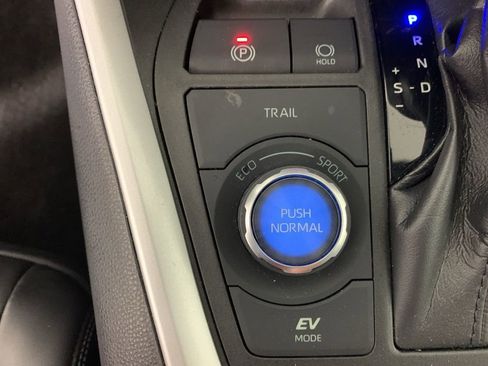 Used 2020 Toyota RAV4 Limited image 27
