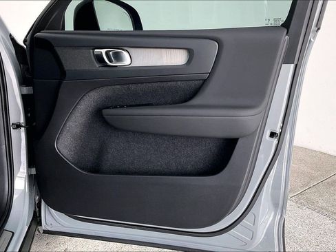 New 2026 Volvo XC40 B5 Core w/ Climate Package image 20