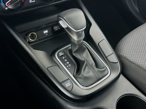 Used 2025 Kia Soul LX w/ LX Technology Package FWD image 24