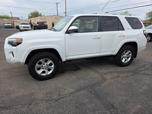 Used 2018 Toyota 4Runner SR5 AWD/4WD image 6
