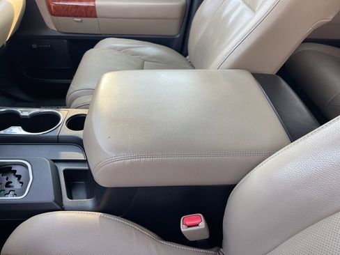 Used 2018 Toyota Sequoia Platinum image 18